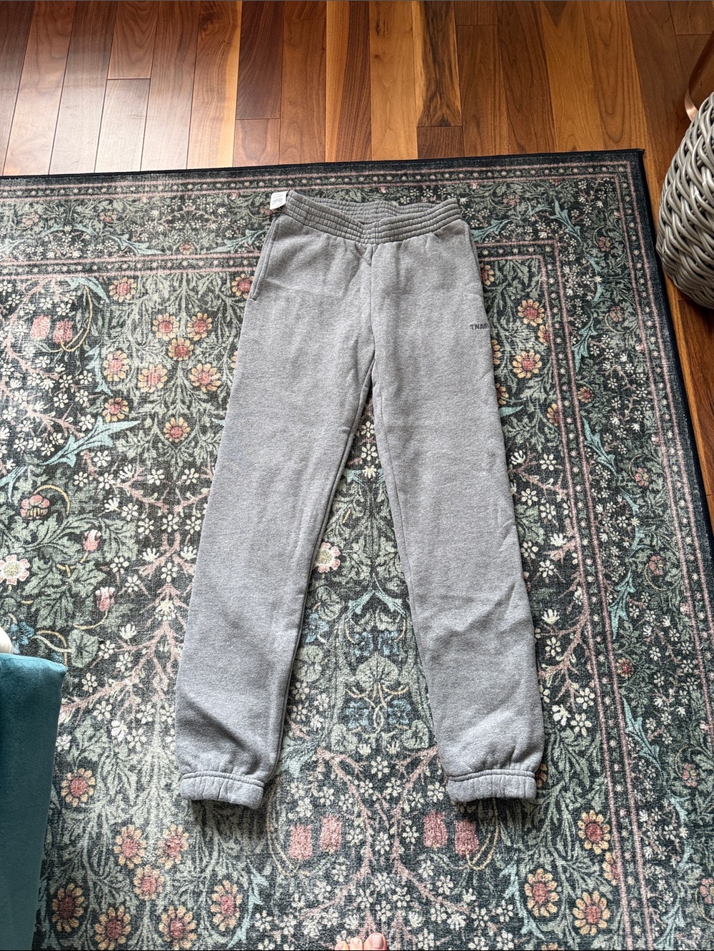 TNA perfect fit grey sweatpants. 2XS
